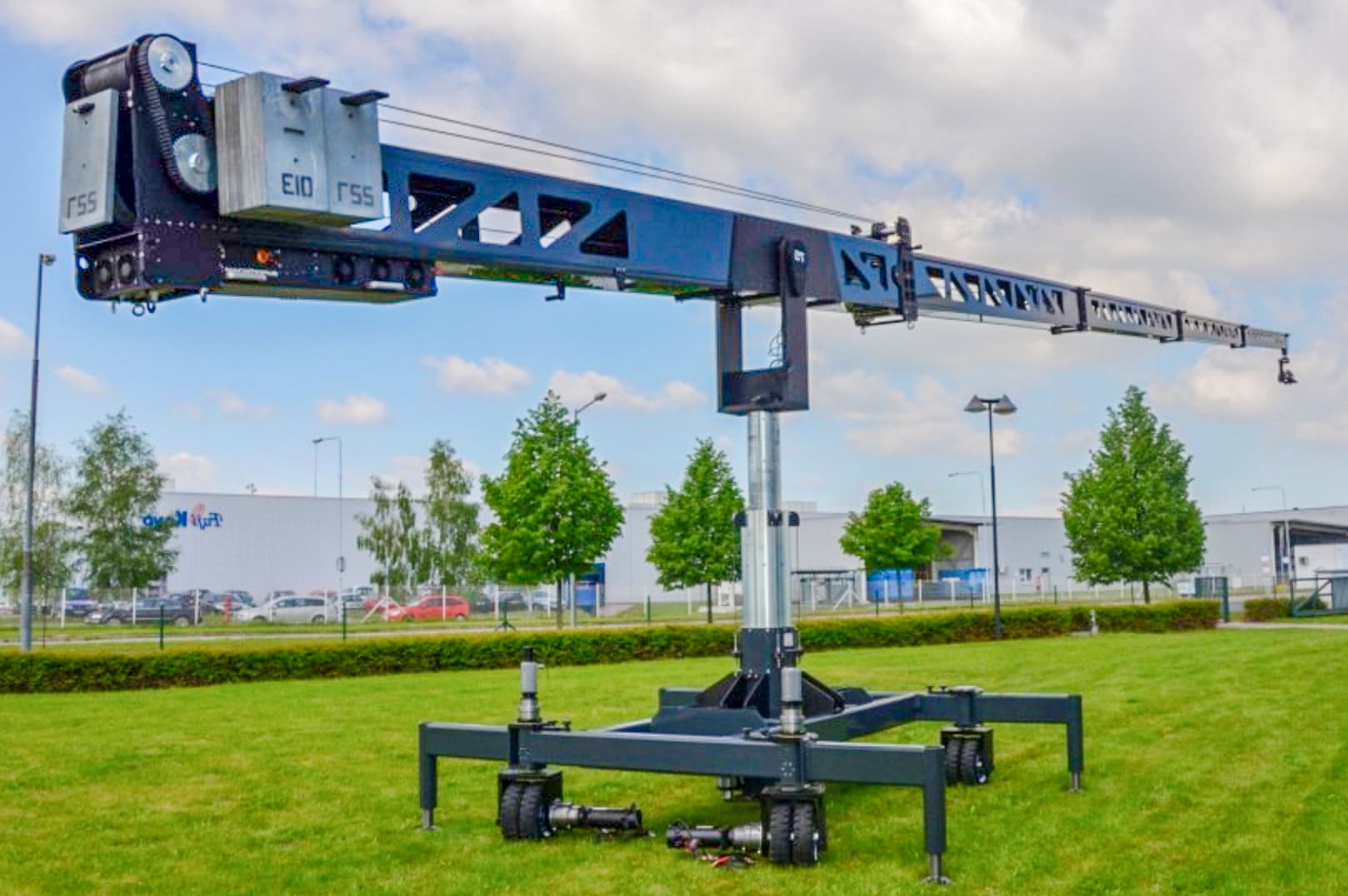 Supertechno 75' crane