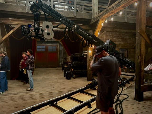 TechnoDolly 25' on set